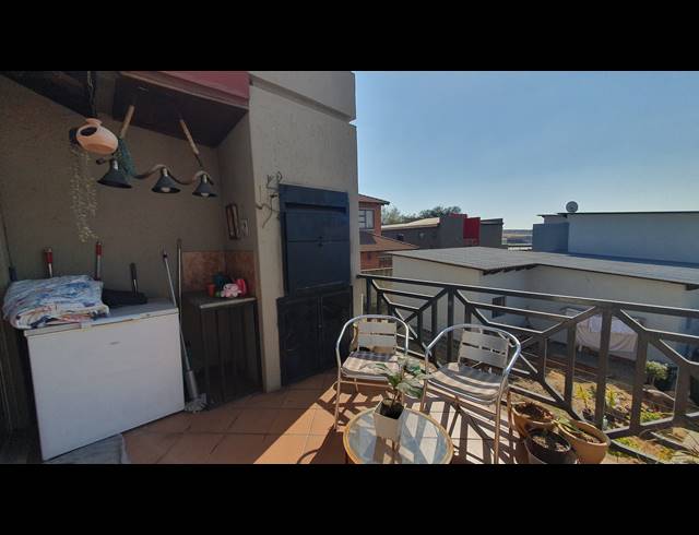 2 BEDROOM SECTIONAL TITLE FOR SALE IN SOUTH CREST